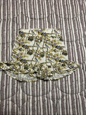 Kate Quinn ruffle shorts